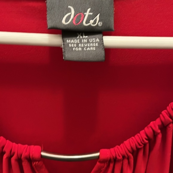 Dots, XL red shirt with silver piece detail at neck - Picture 2 of 6